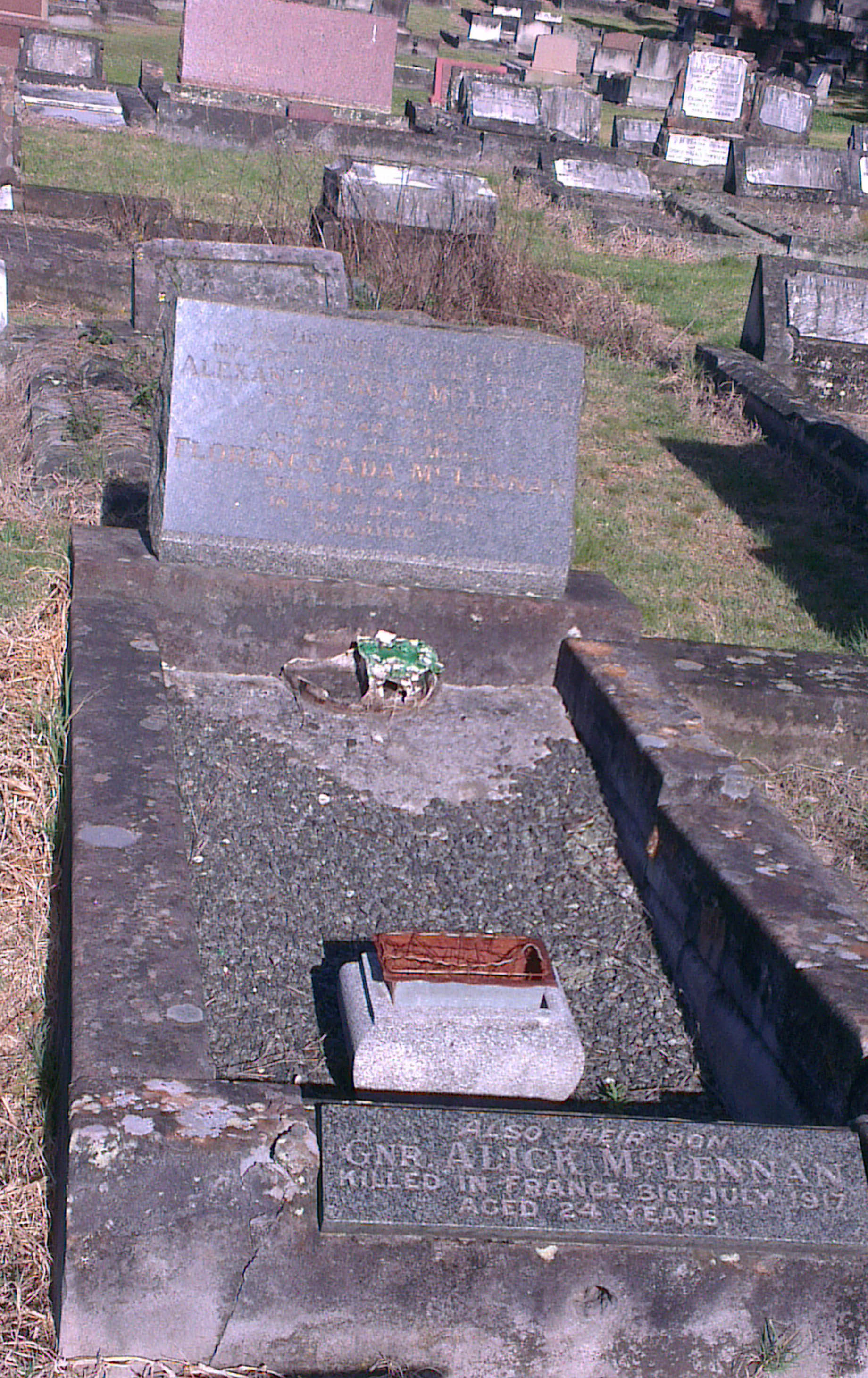 Photo of headstones/Alexander Rose McLennan d1910 hdstn Manly &Alick